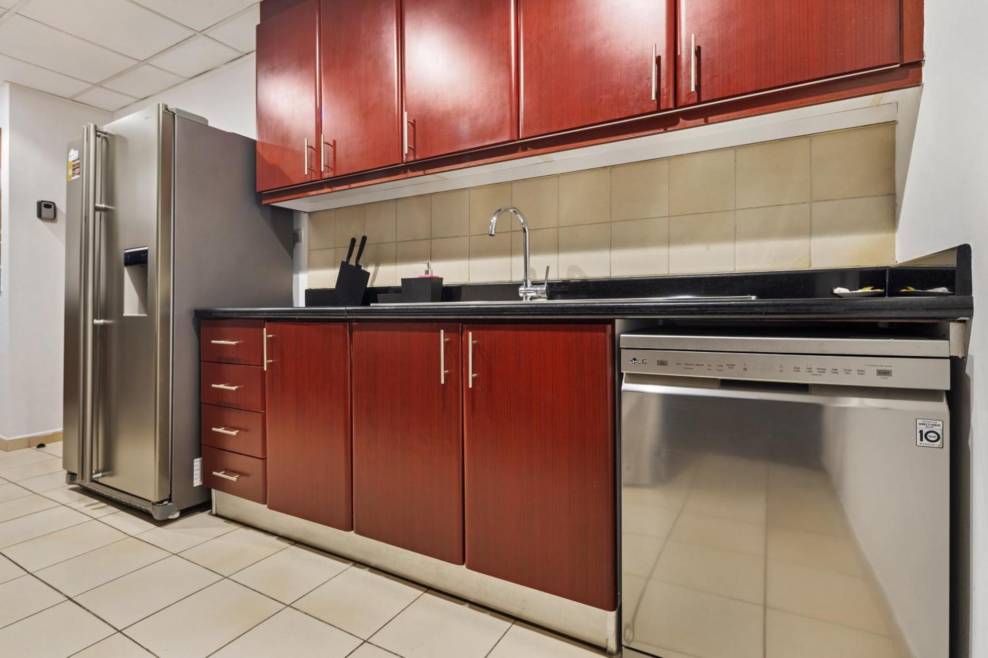 Appartement La Buena Vida Homes - Modern, Luxe & Spacious 4-bed, Full Kitchen, Near To Beach, Tram & Marina *