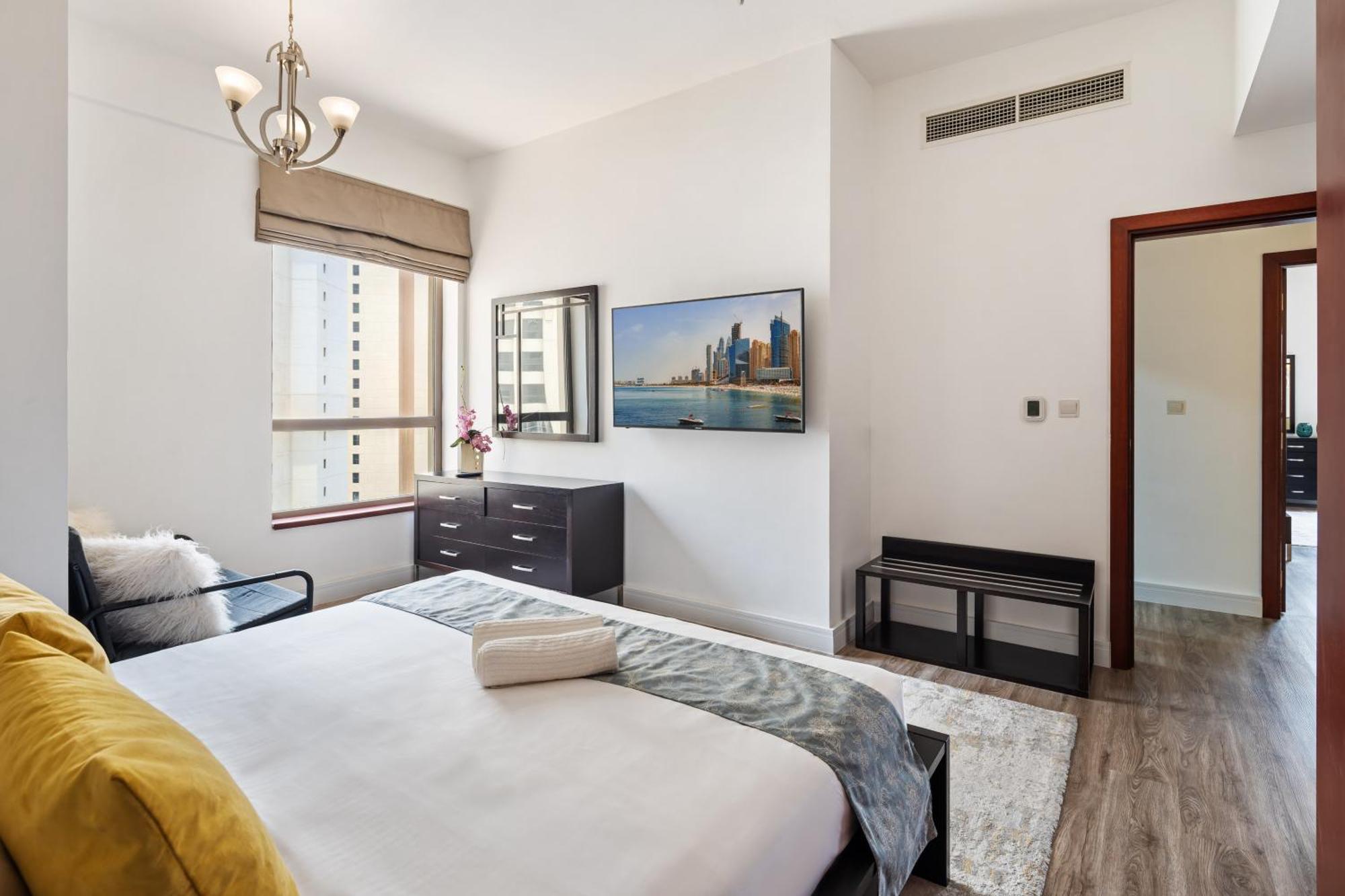 La Buena Vida Homes - Modern, Luxe & Spacious 4-bed, Full Kitchen, Near To Beach, Tram & Marina * Dubaï