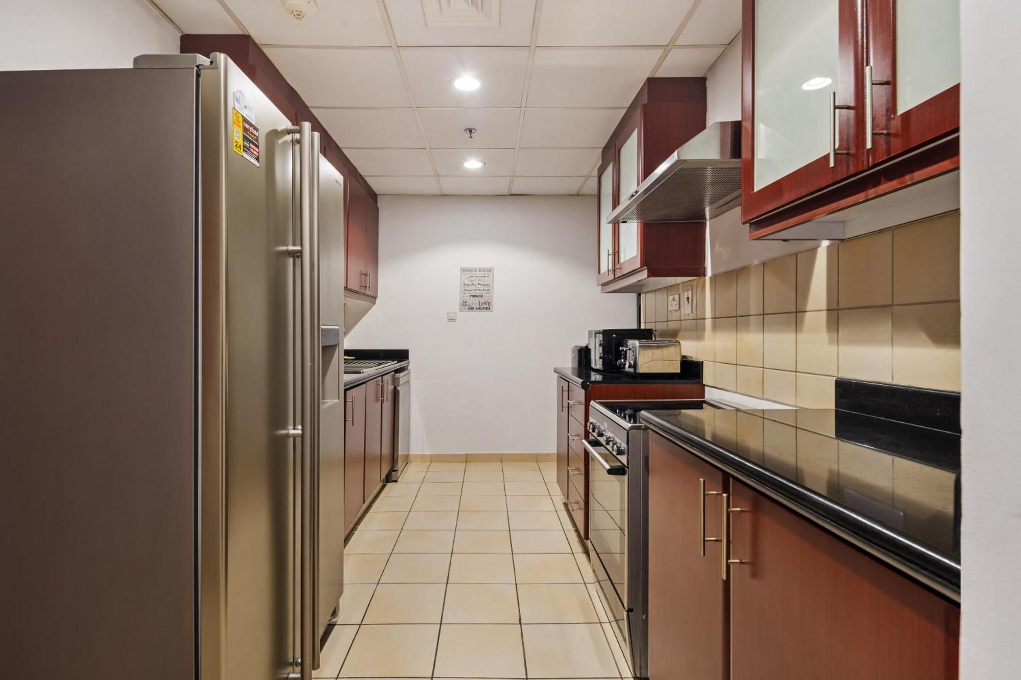 Appartement La Buena Vida Homes - Modern, Luxe & Spacious 4-bed, Full Kitchen, Near To Beach, Tram & Marina *
